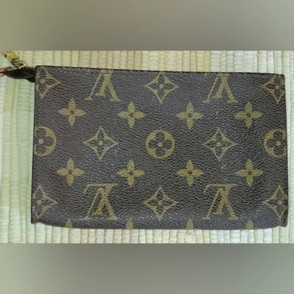 Louis Vuitton Pouch - Picture 2 of 9